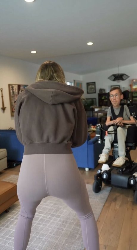 Hannah Alyward perfect pornstar photos