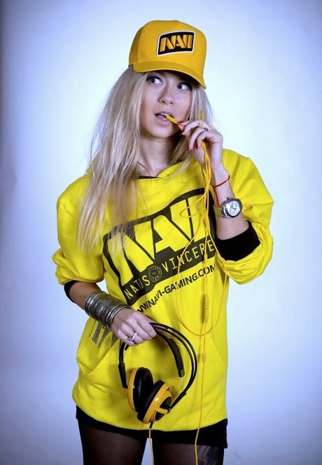 Polina Logunova erotic actress images