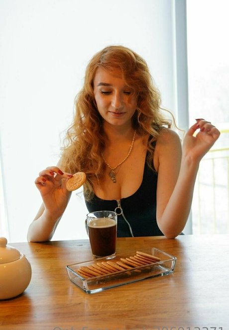 moniiikaaaa art star photos