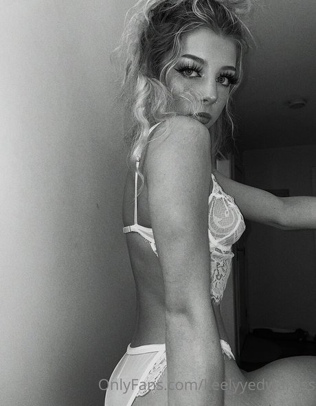 keelyyedwardss hot actress galleries