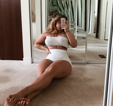 Brooklyn Nicolina model free pics