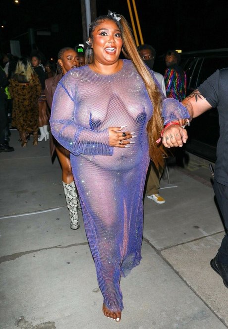 Lizzo star hd pictures