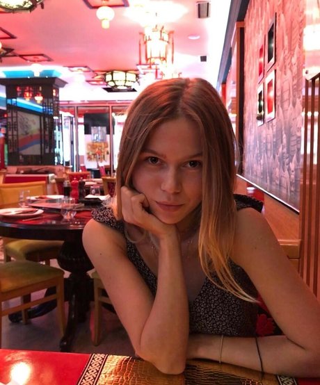 Lizi Asmr pornstar naked gallery