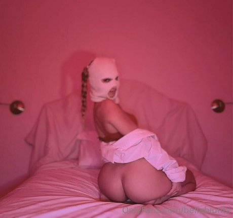 Bellabluntz model nude pictures