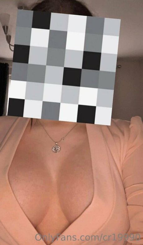 cr19990 model naked photo