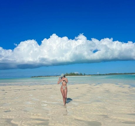 Olivia OBrien nude star pictures