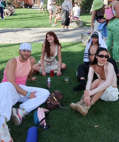 Olivia OBrien star sexy pics