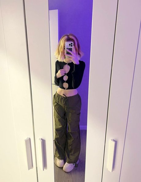 Shadsi model pretty img