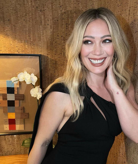 Hillary Duff star sexy img