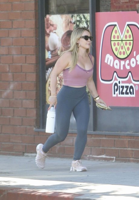 Hillary Duff sexy actress pic
