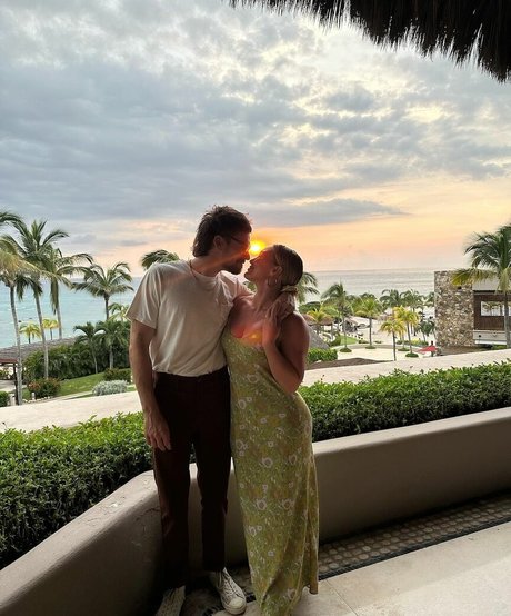 Hillary Duff pornstar pretty pics