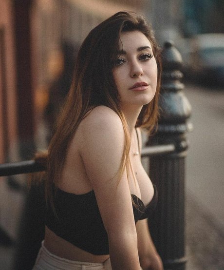 AnniTheDuck sexy pornstar pictures