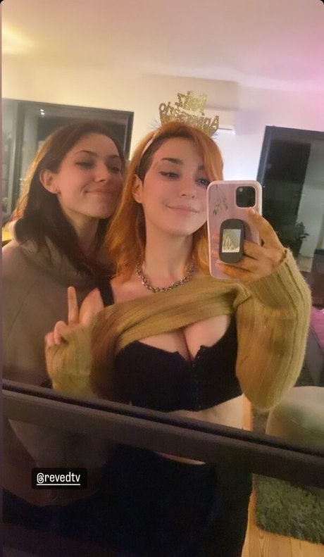 AnniTheDuck xxx model photos