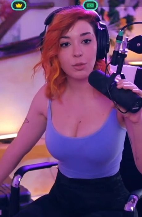 AnniTheDuck nice model picture