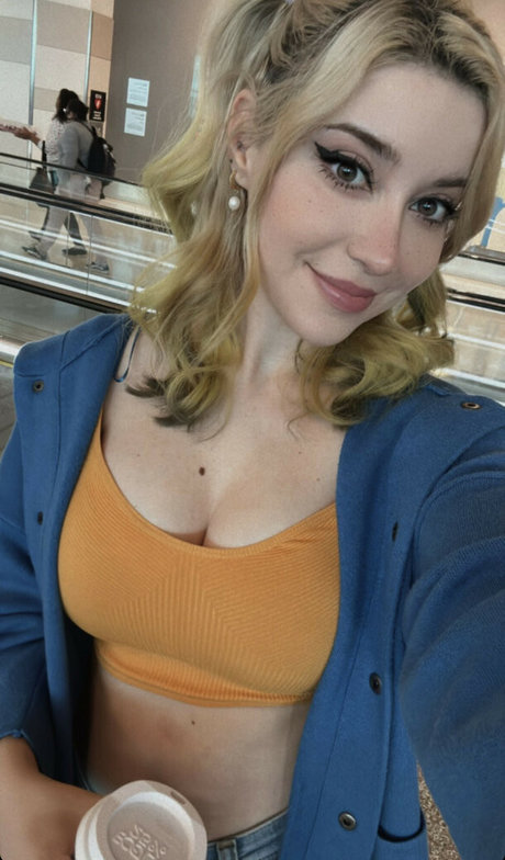 AnniTheDuck model nudes images