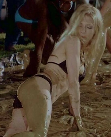 Katheryn Winnick pretty model picture