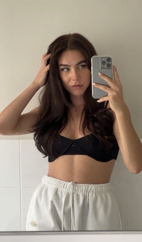 Paladinamber model nude picture