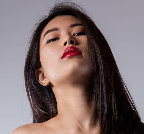 Fionaylin xxx pornstar pictures