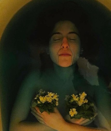 Beyza Durusu pornstar sexy gallery