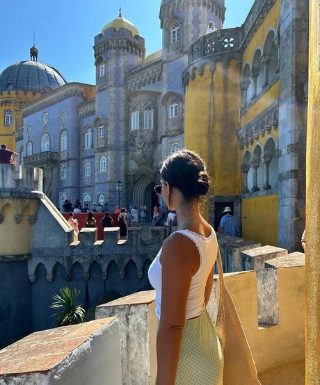 Develique model pretty pic