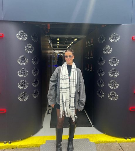 Develique pornstar sexy pictures