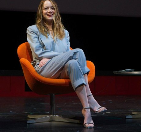 Emma Stone star adult img