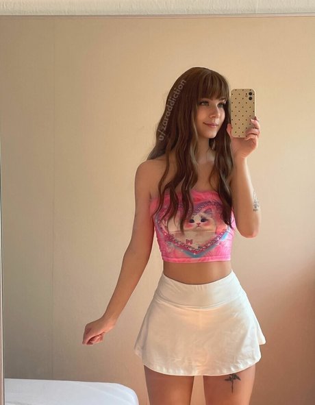 Zaraddiction model sexy picture