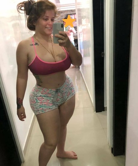 peks 4 model hot photos