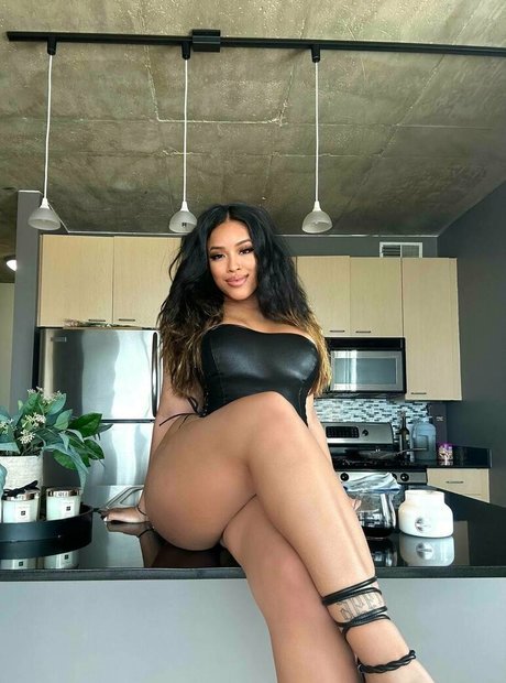 nessatnight high quality model photo