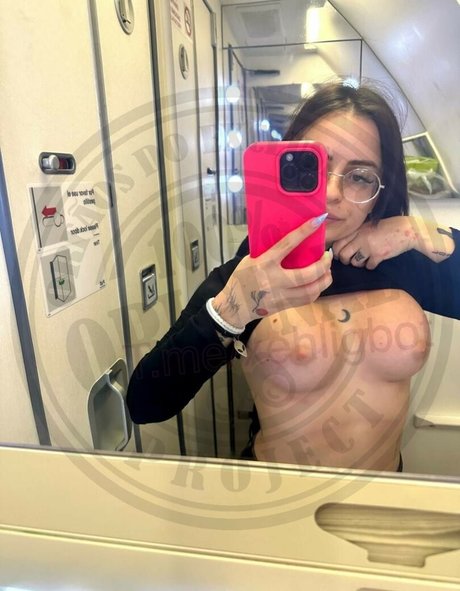 Xehli G model naked photo