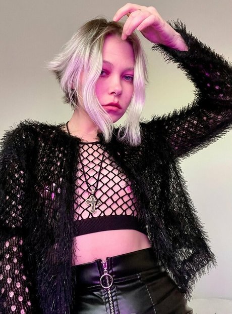 strwbrr adult actress picture