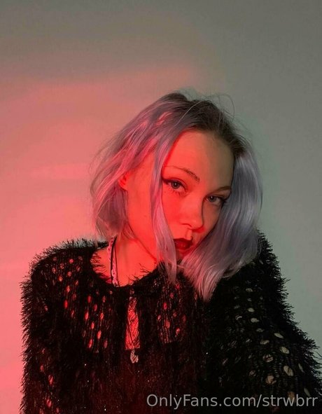 strwbrr naked pornstar images