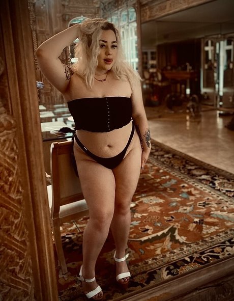 hailey rae20 nude model img