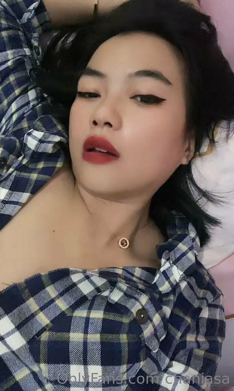 chaniasa model naked photo