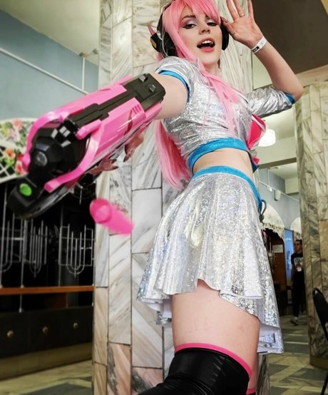 Anya Ichios naked star img