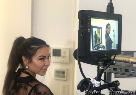 Cassie Del Isla star sexy img