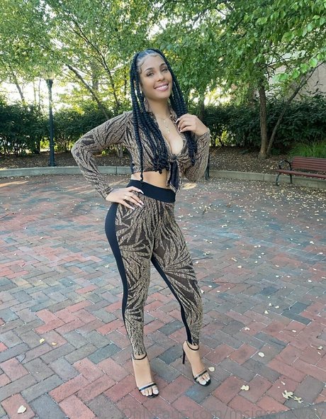 Jasmine Grenaway model exclusive image