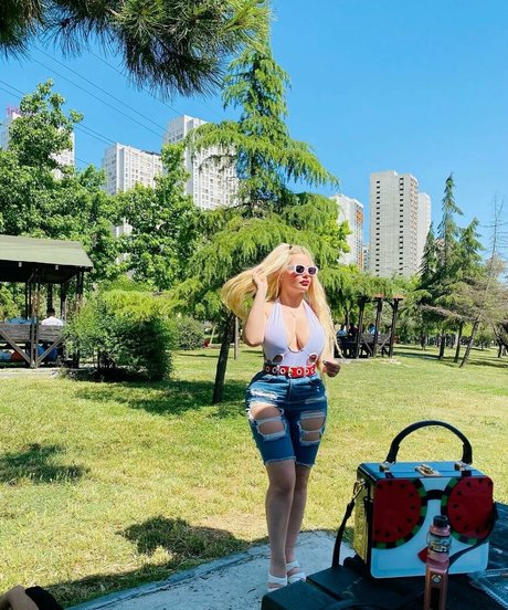 Barbara Palvin top star pics