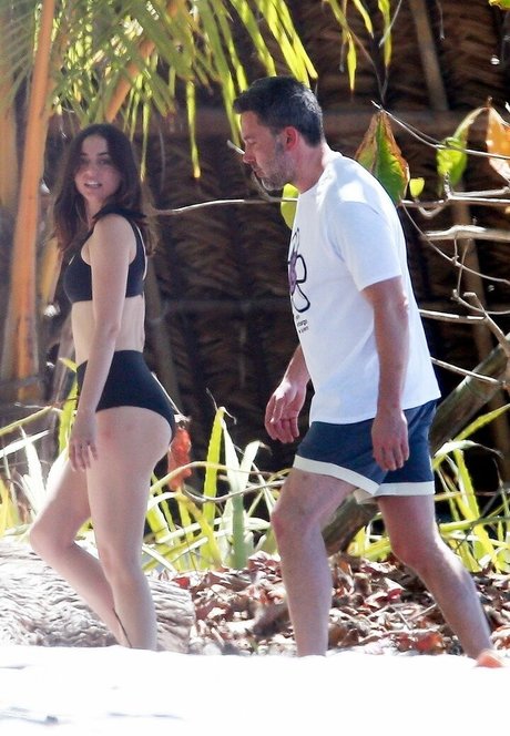 Ana De Armas model erotic images