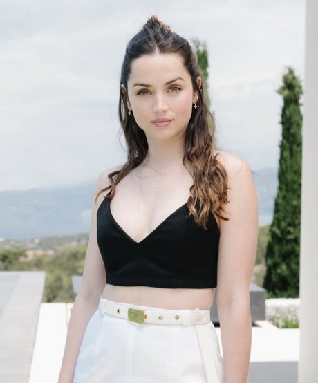 Ana De Armas pretty model pics