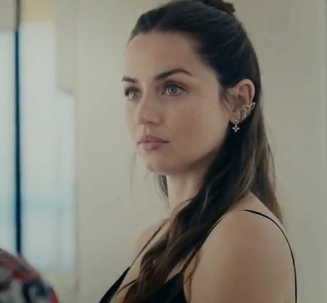 Ana De Armas top model photo