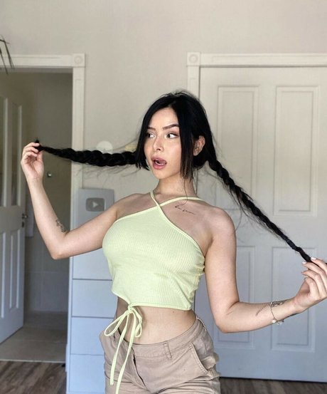 Eduarda Yuni pornstar erotic galleries