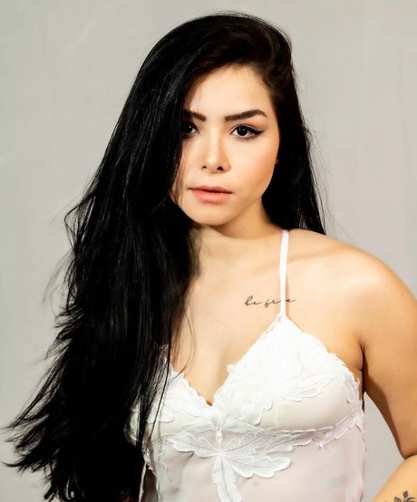 Eduarda Yuni pornstar hot images