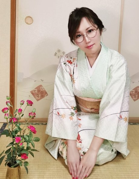 moremore1108 nude actress image