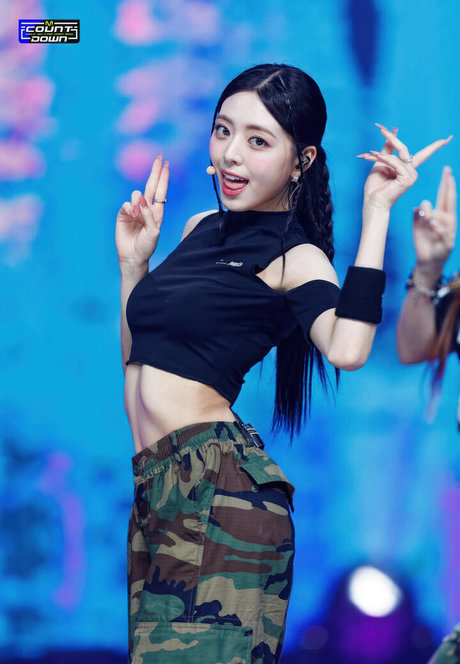 itzy all in us exclusive model galleries