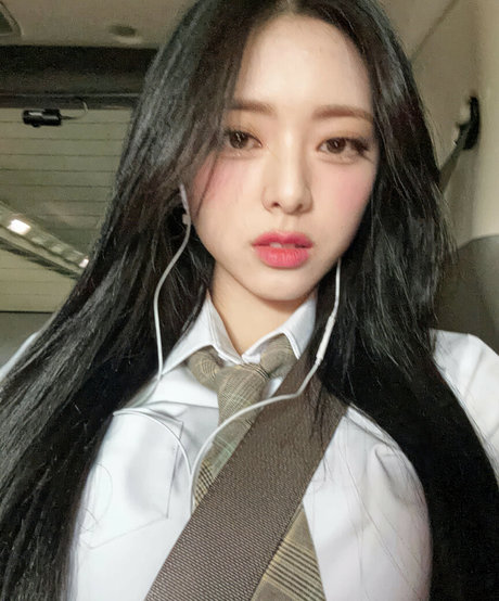 itzy all in us model art gallery