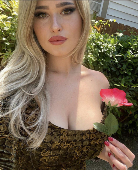 Hollyhawthorne model best photo