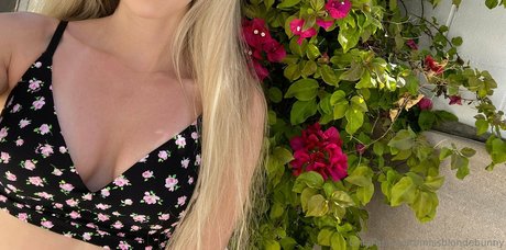 MissBlondeBunny star naked galleries