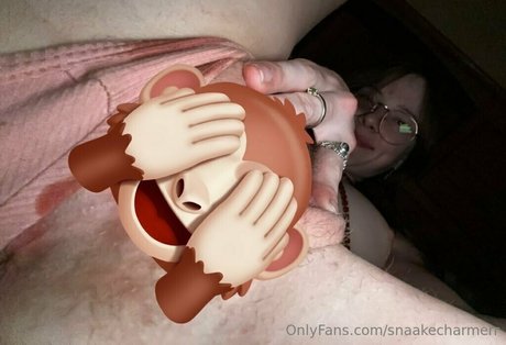 snaakecharmerr model porn pictures