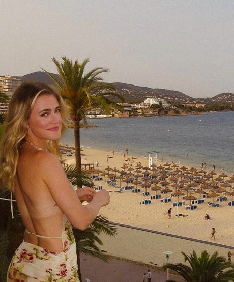 Melissa Roxburgh naked actress archive